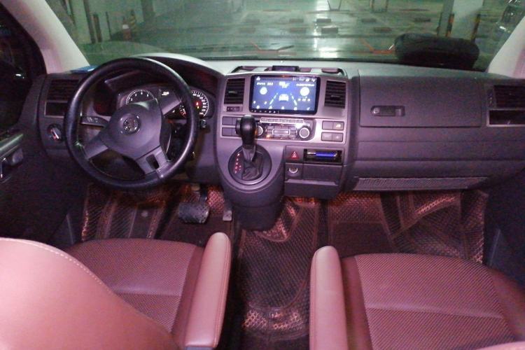 Used Volkswagen Caravelle 2014 2.0 TSI Four-Wheel Drive Comfort Edition Center Console