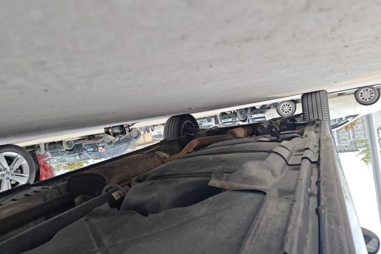 Used Volkswagen Caravelle 2014 2.0 TSI Four-Wheel Drive Comfort Edition Chassis Rear Left