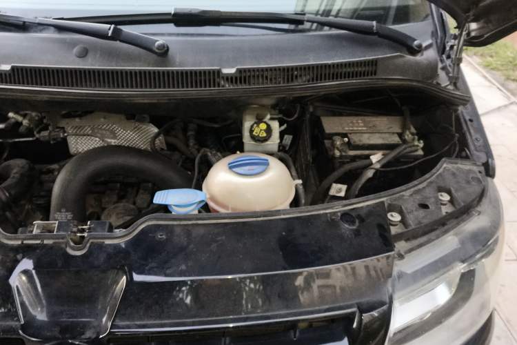 Used Volkswagen Caravelle 2014 2.0 TSI Four-Wheel Drive Comfort Edition Engine Bay Left