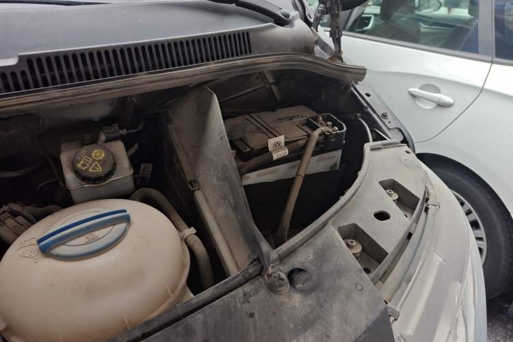 Used Volkswagen Caravelle 2014 2.0 TSI Four-Wheel Drive Comfort Edition Engine Bay Left