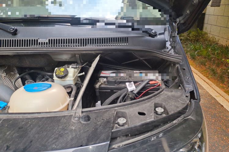 Used Volkswagen Caravelle 2014 2.0 TSI Four-Wheel Drive Comfort Edition Engine Bay Left