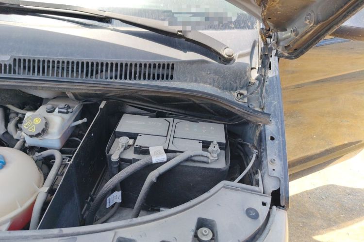 Used Volkswagen Caravelle 2014 2.0 TSI Two-Wheel-Drive Comfort Edition Engine Bay Left