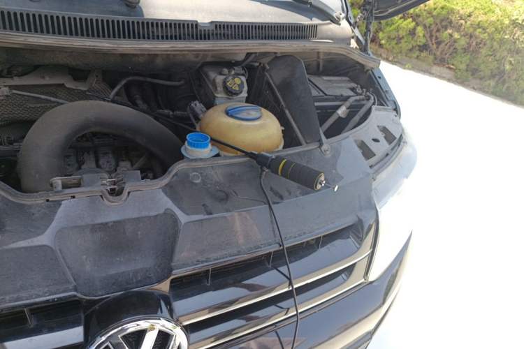 Used Volkswagen Caravelle 2014 2.0 TSI Four-Wheel Drive Comfort Edition Engine Bay Left