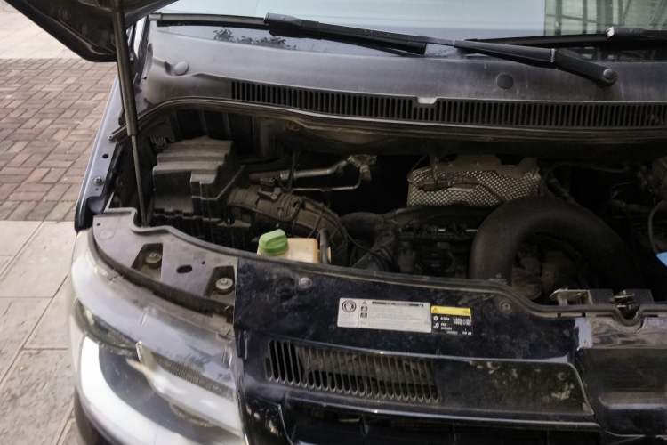Used Volkswagen Caravelle 2014 2.0 TSI Four-Wheel Drive Comfort Edition Engine Bay Right