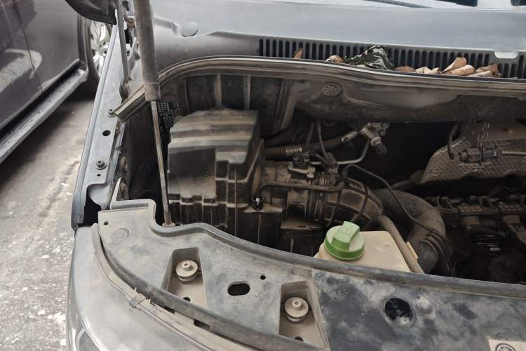 Used Volkswagen Caravelle 2014 2.0 TSI Four-Wheel Drive Comfort Edition Engine Bay Right