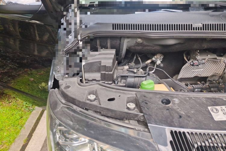 Used Volkswagen Caravelle 2014 2.0 TSI Four-Wheel Drive Comfort Edition Engine Bay Right