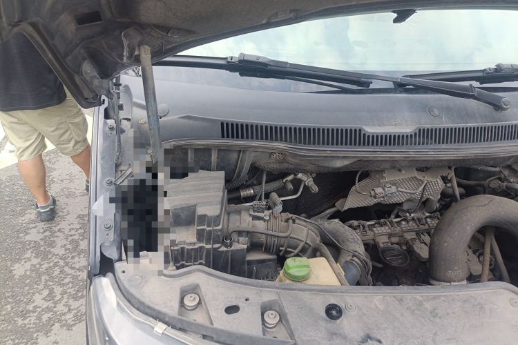 Used Volkswagen Caravelle 2014 2.0 TSI Four-Wheel Drive Comfort Edition Engine Bay Right