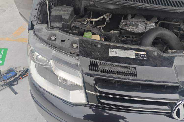 Used Volkswagen Caravelle 2014 2.0 TSI Four-Wheel Drive Comfort Edition Engine Bay Right