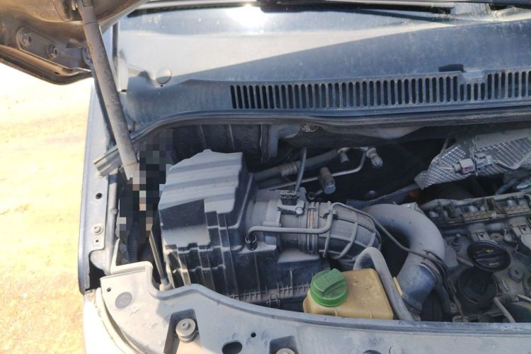 Used Volkswagen Caravelle 2014 2.0 TSI Two-Wheel-Drive Comfort Edition Engine Bay Right