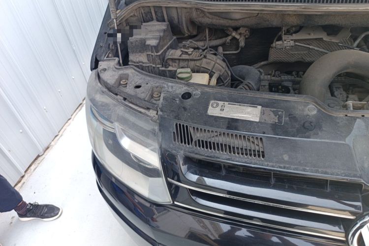 Used Volkswagen Caravelle 2014 2.0 TSI Four-Wheel Drive Comfort Edition Engine Bay Right