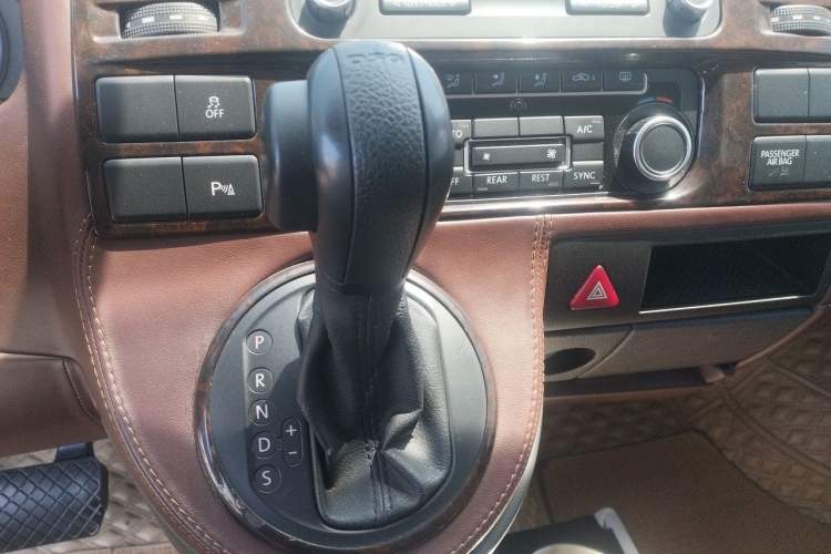 Used Volkswagen Caravelle 2014 2.0 TSI Four-Wheel Drive Comfort Edition Gear Lever