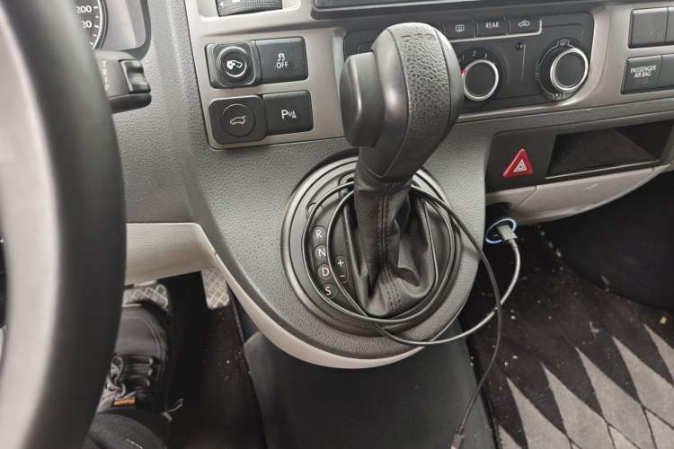 Used Volkswagen Caravelle 2014 2.0 TSI Four-Wheel Drive Comfort Edition Gear Lever
