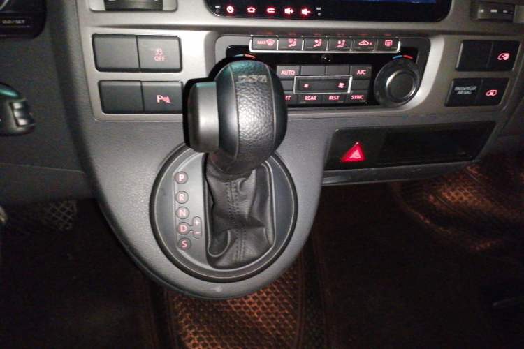 Used Volkswagen Caravelle 2014 2.0 TSI Four-Wheel Drive Comfort Edition Gear Lever