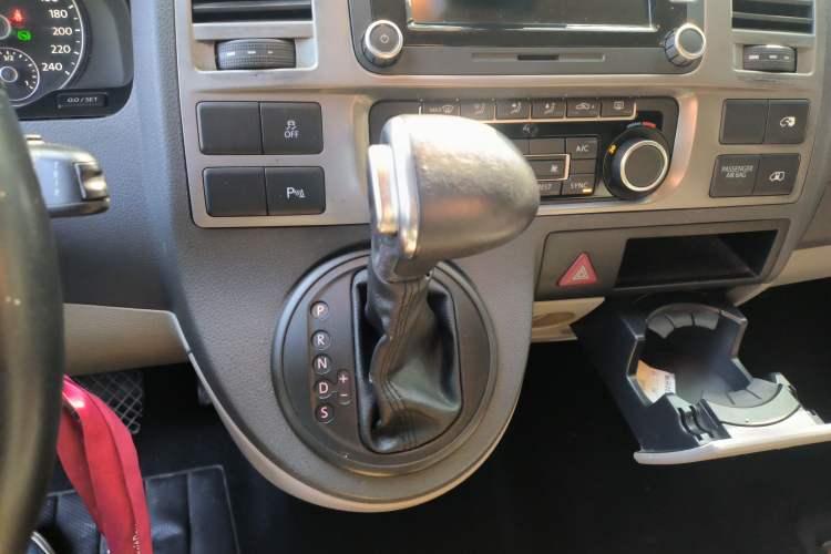 Used Volkswagen Caravelle 2014 2.0 TSI Four-Wheel Drive Comfort Edition Gear Lever
