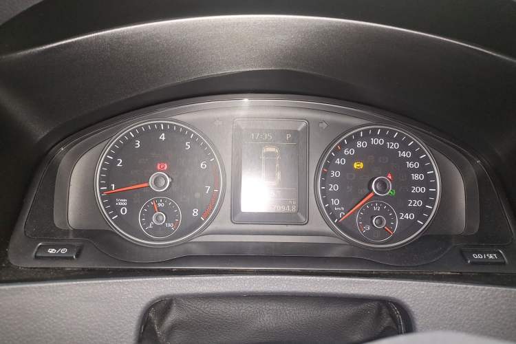 Used Volkswagen Caravelle 2014 2.0 TSI Four-Wheel Drive Comfort Edition Instrument Cluster
