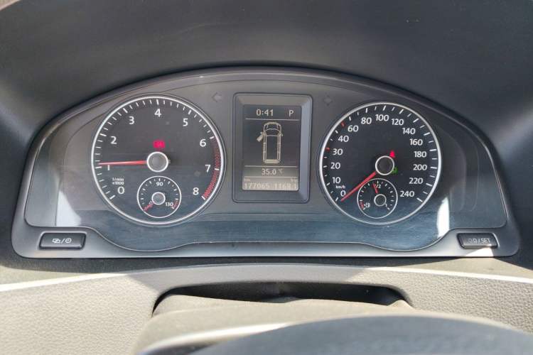 Used Volkswagen Caravelle 2014 2.0 TSI Two-Wheel-Drive Comfort Edition Instrument Cluster