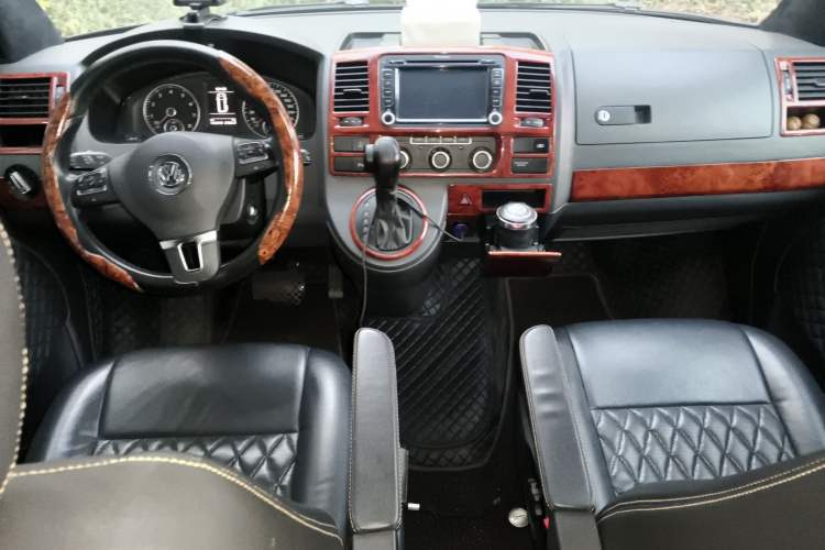 Used Volkswagen Caravelle 2014 2.0 TSI Four-Wheel Drive Comfort Edition Interior 2