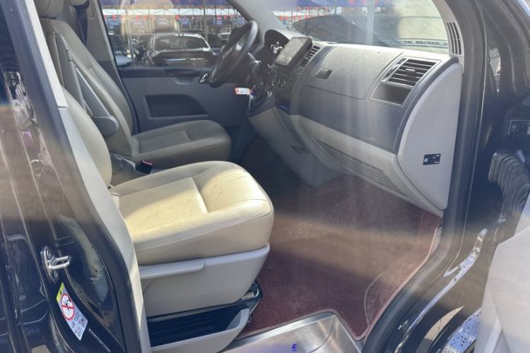 Used Volkswagen Caravelle 2014 2.0 TSI Four-Wheel Drive Comfort Edition Interior 4