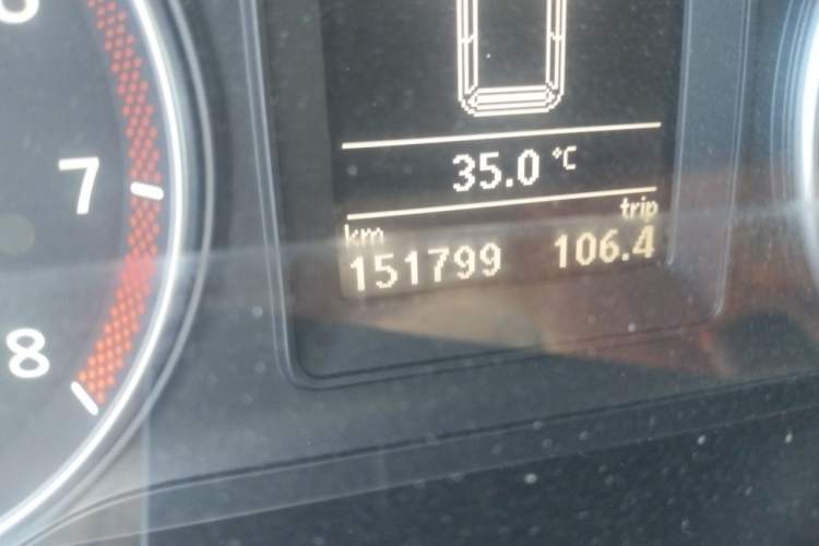 Used Volkswagen Caravelle 2014 2.0 TSI Four-Wheel Drive Comfort Edition Odometer Close Up