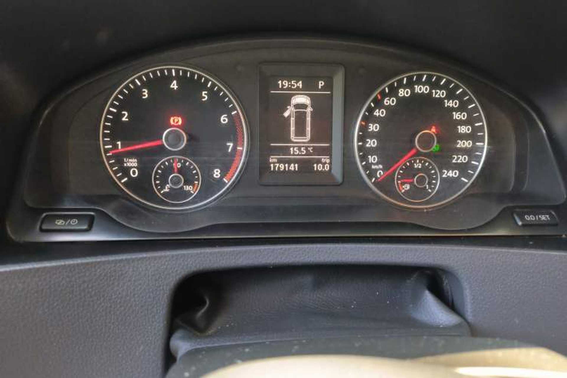 Used Volkswagen Caravelle 2014 2.0 TSI Four-Wheel Drive Comfort Edition Odometer Close Up