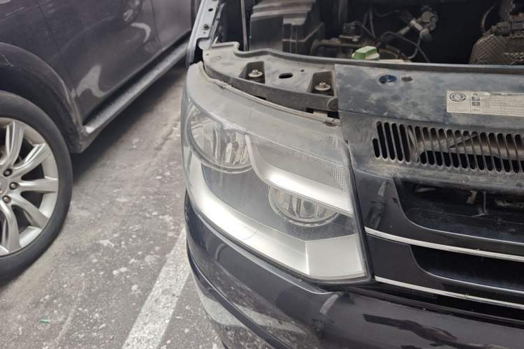 Used Volkswagen Caravelle 2014 2.0 TSI Four-Wheel Drive Comfort Edition Right Front Headlight