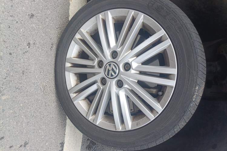 Used Volkswagen Caravelle 2014 2.0 TSI Four-Wheel Drive Comfort Edition Right Front Wheel Hub
