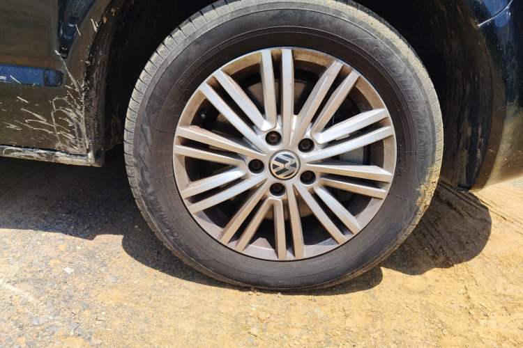 Used Volkswagen Caravelle 2014 2.0 TSI Two-Wheel-Drive Comfort Edition Right Front Wheel Hub