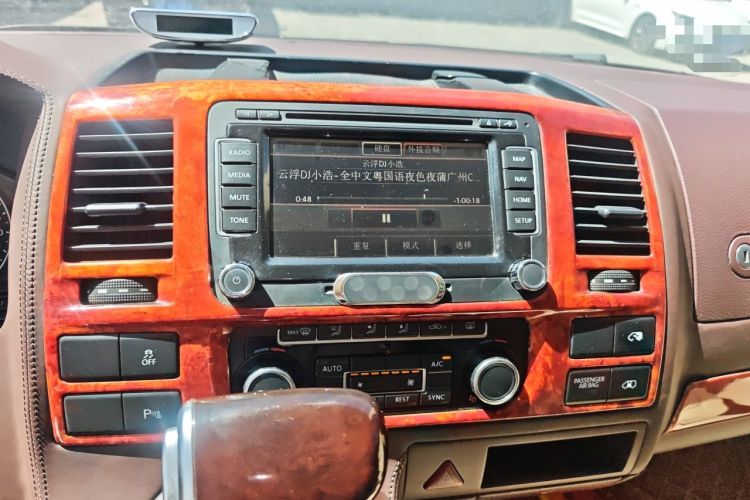 Used Volkswagen Caravelle 2014 2.0 TSI Four-Wheel Drive Comfort Edition Audio And AC Panel