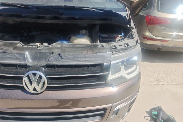 Used Volkswagen Caravelle 2014 2.0 TSI Four-Wheel Drive Comfort Edition Engine Bay Left