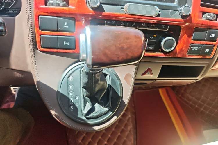 Used Volkswagen Caravelle 2014 2.0 TSI Four-Wheel Drive Comfort Edition Gear Lever