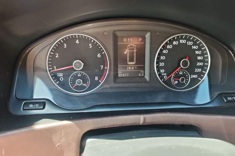 Used Volkswagen Caravelle 2014 2.0 TSI Four-Wheel Drive Comfort Edition Odometer Close Up