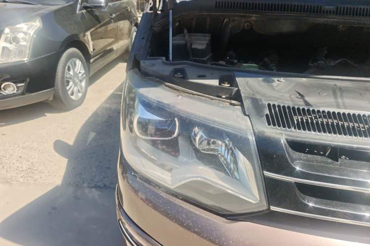 Used Volkswagen Caravelle 2014 2.0 TSI Four-Wheel Drive Comfort Edition Right Front Headlight