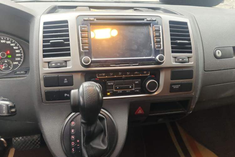 Used Volkswagen Caravelle 2014 2.0 TSI Four-Wheel Drive Comfort Edition Audio And AC Panel