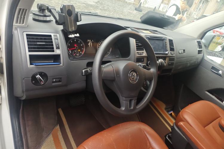 Used Volkswagen Caravelle 2014 2.0 TSI Four-Wheel Drive Comfort Edition Center Console