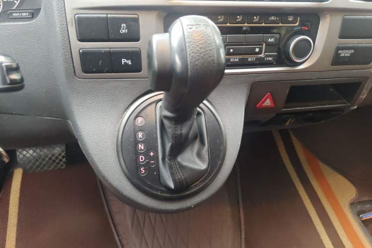 Used Volkswagen Caravelle 2014 2.0 TSI Four-Wheel Drive Comfort Edition Gear Lever