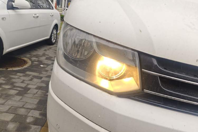 Used Volkswagen Caravelle 2014 2.0 TSI Four-Wheel Drive Comfort Edition Right Front Headlight