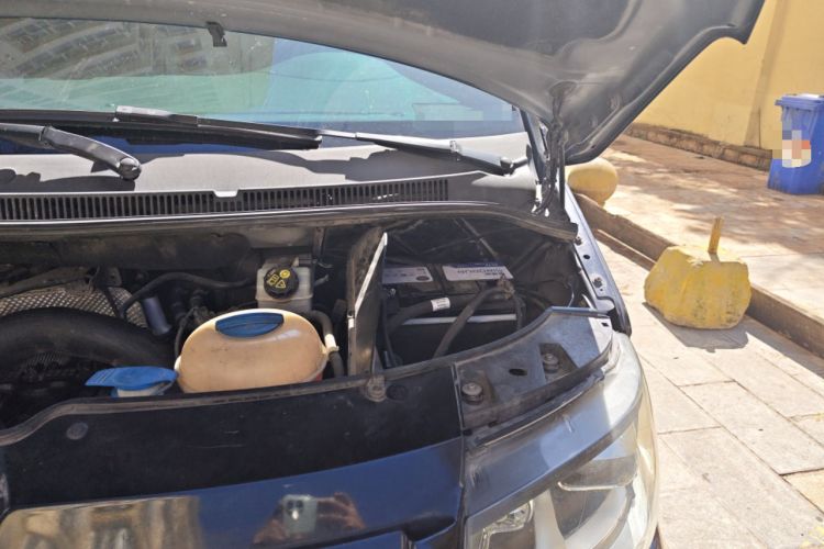 Used Volkswagen Caravelle 2015 2.0 TSI Four-Wheel Drive Comfort Edition Engine Bay Left