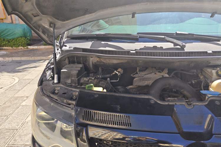 Used Volkswagen Caravelle 2015 2.0 TSI Four-Wheel Drive Comfort Edition Engine Bay Right