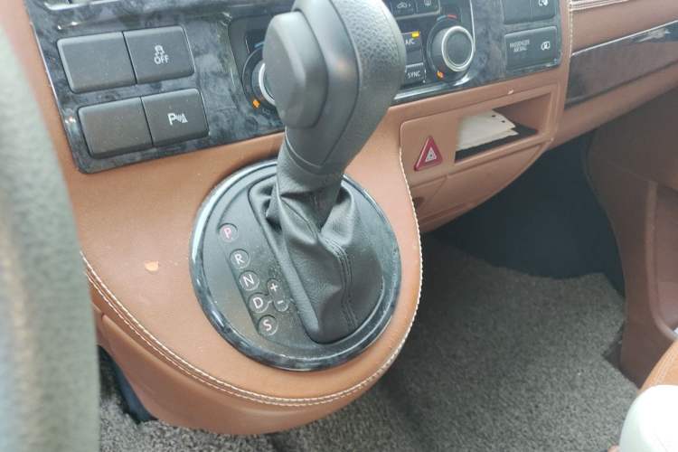 Used Volkswagen Caravelle 2015 2.0 TSI Four-Wheel Drive Comfort Edition Gear Lever