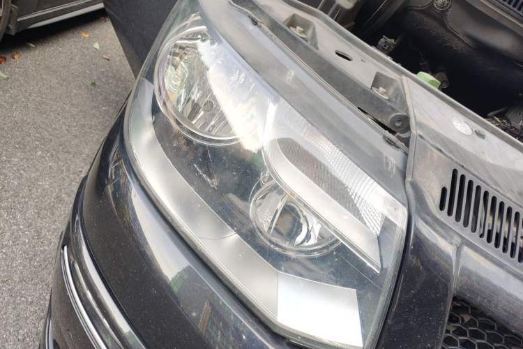 Used Volkswagen Caravelle 2015 2.0 TSI Four-Wheel Drive Comfort Edition Right Front Headlight