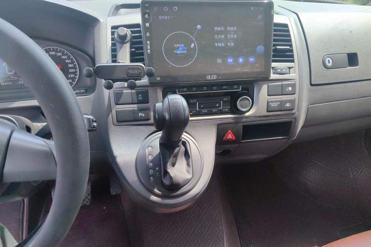 Used Volkswagen Caravelle 2015 2.0 TSI Four-Wheel Drive Comfort Edition Audio And AC Panel