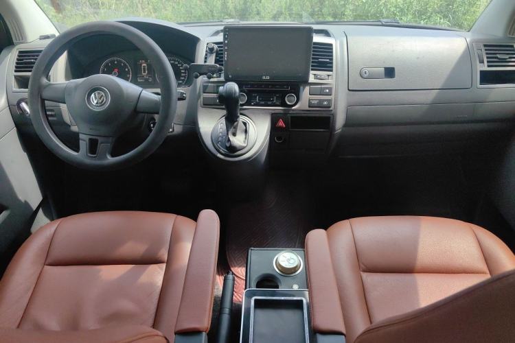 Used Volkswagen Caravelle 2015 2.0 TSI Four-Wheel Drive Comfort Edition Center Console