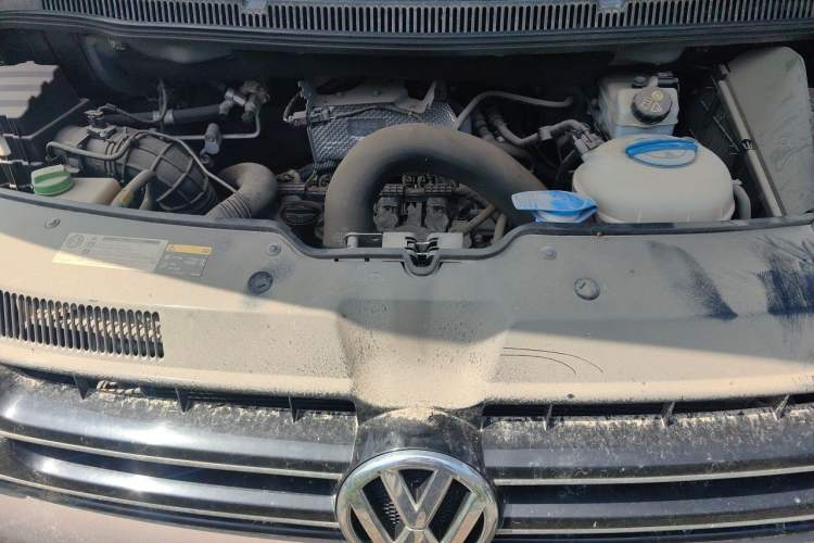 Used Volkswagen Caravelle 2015 2.0 TSI Four-Wheel Drive Comfort Edition Engine Bay