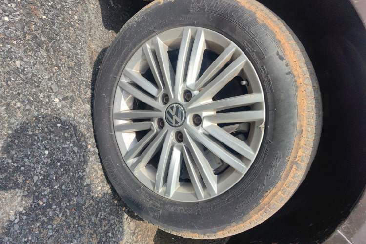 Used Volkswagen Caravelle 2015 2.0 TSI Four-Wheel Drive Comfort Edition Right Front Wheel Hub