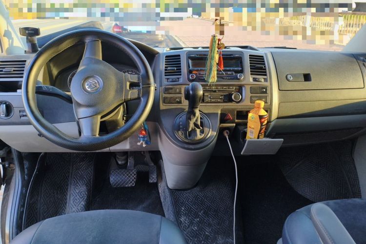 Used Volkswagen Caravelle 2015 2.0 TSI Four-Wheel Drive Comfort Edition Center Console