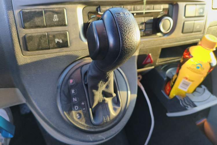 Used Volkswagen Caravelle 2015 2.0 TSI Four-Wheel Drive Comfort Edition Gear Lever
