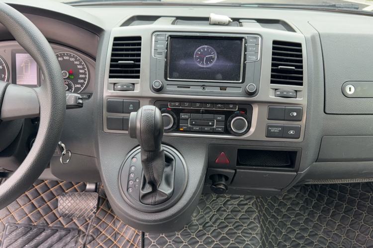 Used Volkswagen Caravelle 2015 2.0 TSI Four-Wheel Drive Comfort Edition Audio And AC Panel
