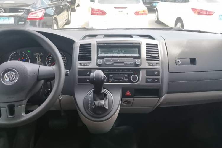 Used Volkswagen Caravelle 2015 2.0 TSI Four-Wheel Drive Comfort Edition Audio And AC Panel