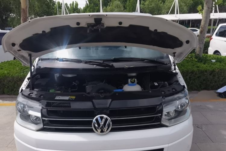 Used Volkswagen Caravelle 2015 2.0 TSI Four-Wheel Drive Comfort Edition Engine Bay