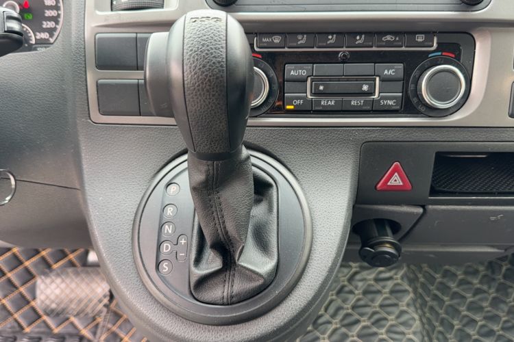 Used Volkswagen Caravelle 2015 2.0 TSI Four-Wheel Drive Comfort Edition Gear Lever